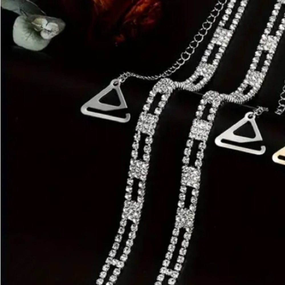 1 pair of Luxurious Adjustable Rhinestones Silver Bra Straps - Picture 3 of 3